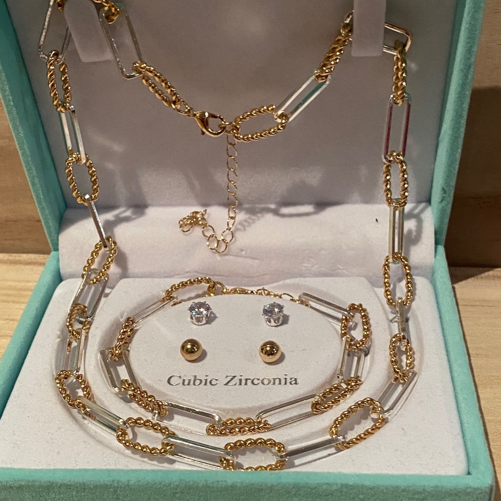 NWOT Cubic Zirconia Gold and Silver Necklace Set
